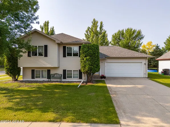 5101 9th Ave N, Grand Forks, ND 58203