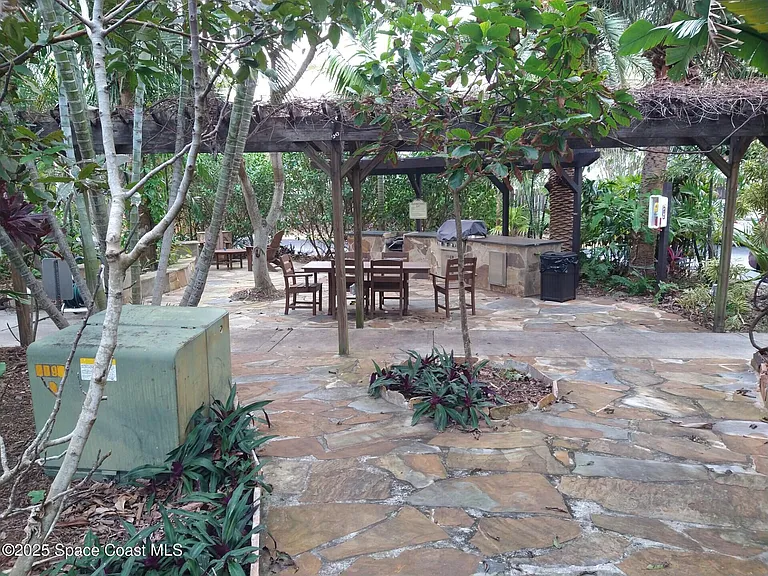 1020 Pinetree Dr #8 — Photo 33