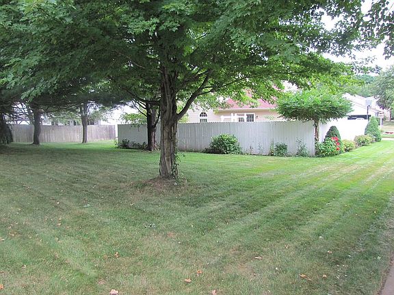 3rd image of 7210 Bridlewood Cir