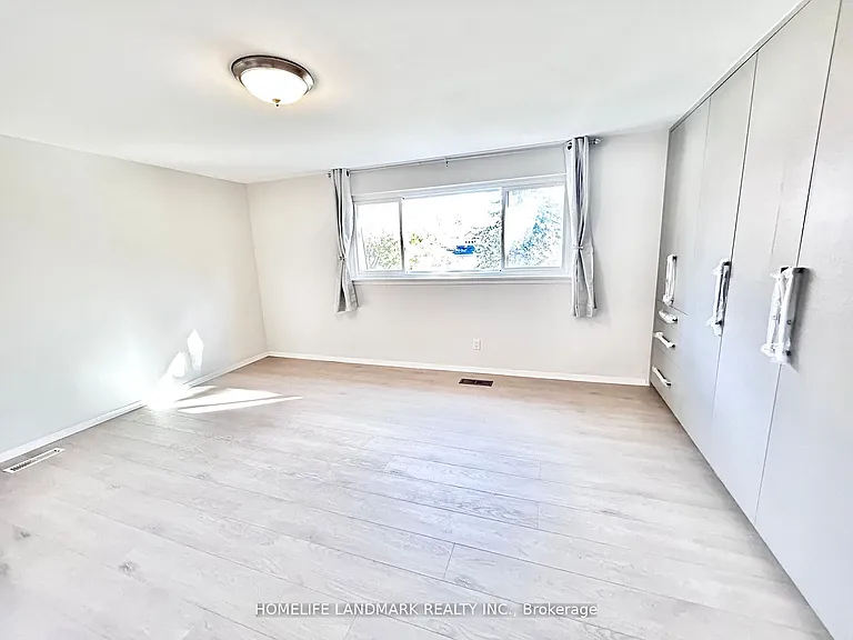 18 Summerfeldt Cres — Photo 13
