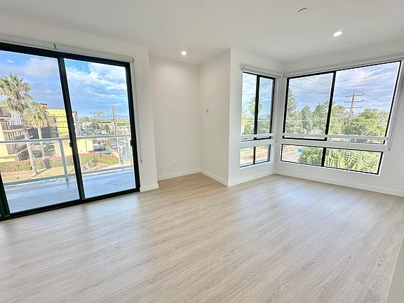 5th image of 11500 Culver Blvd #400