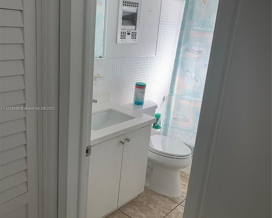 2nd image of 3212 Colony Club Rd APT 4