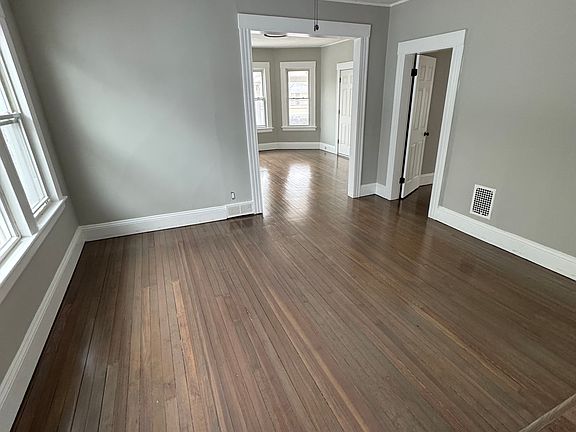 5th image of 64 Harbor Ave APT 2