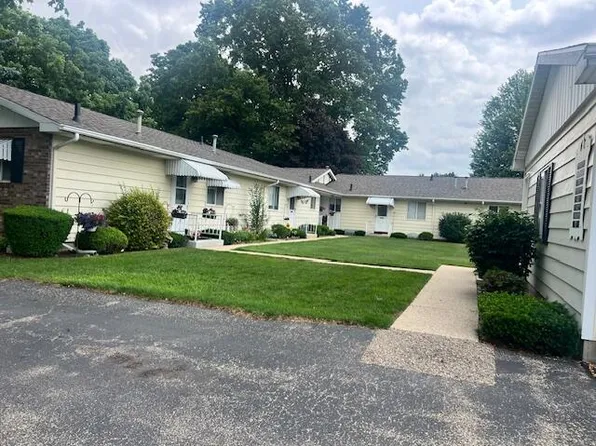 5804 Leisure South Dr SE, Kentwood, MI 49548