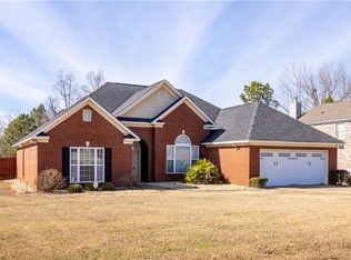 30 Shadow Wood Ln, Smiths Station, AL 36877