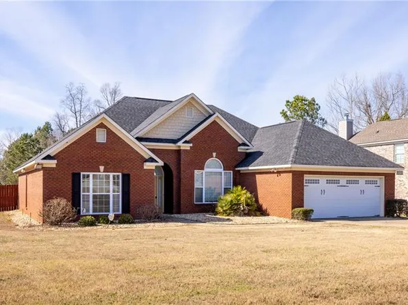 30 Shadow Wood Ln, Smiths Station, AL 36877