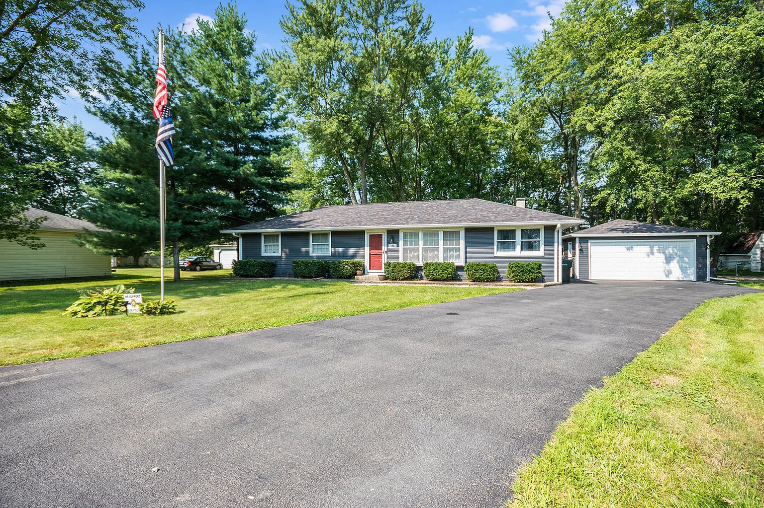 138 N Countryside Ct photo 1