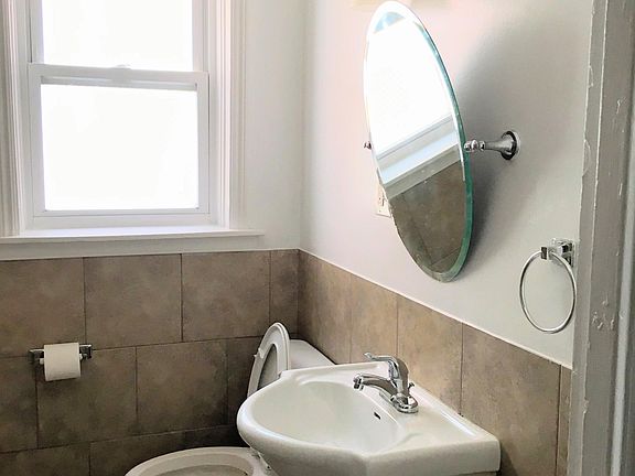 3rd image of 6247 N Washtenaw Ave APT 2