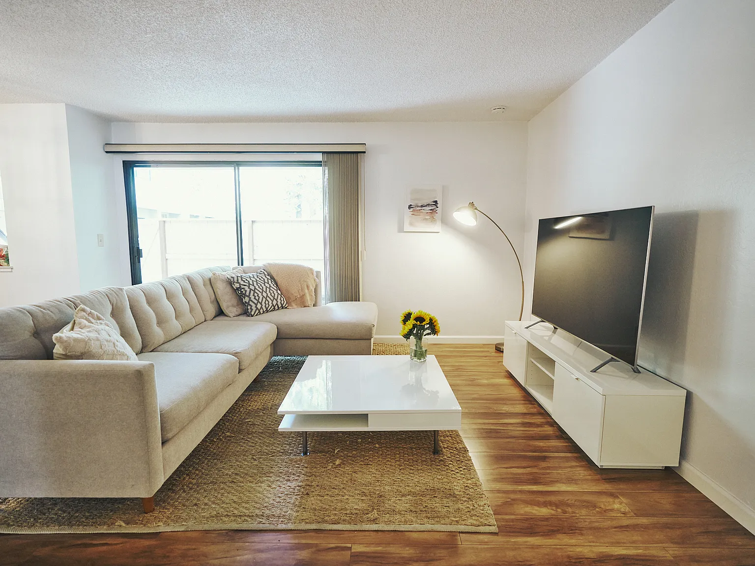 3 bed, 1145 sqft, $3,850 — Photo 1