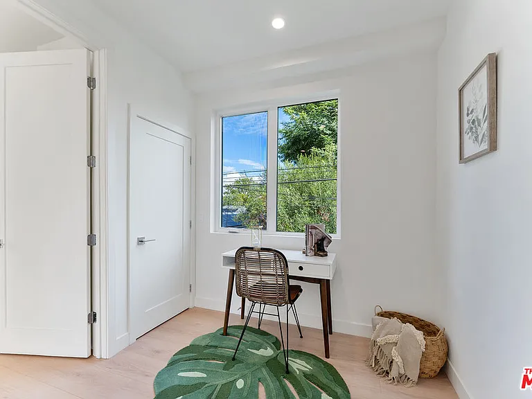 3930 Minerva Ave — Photo 18