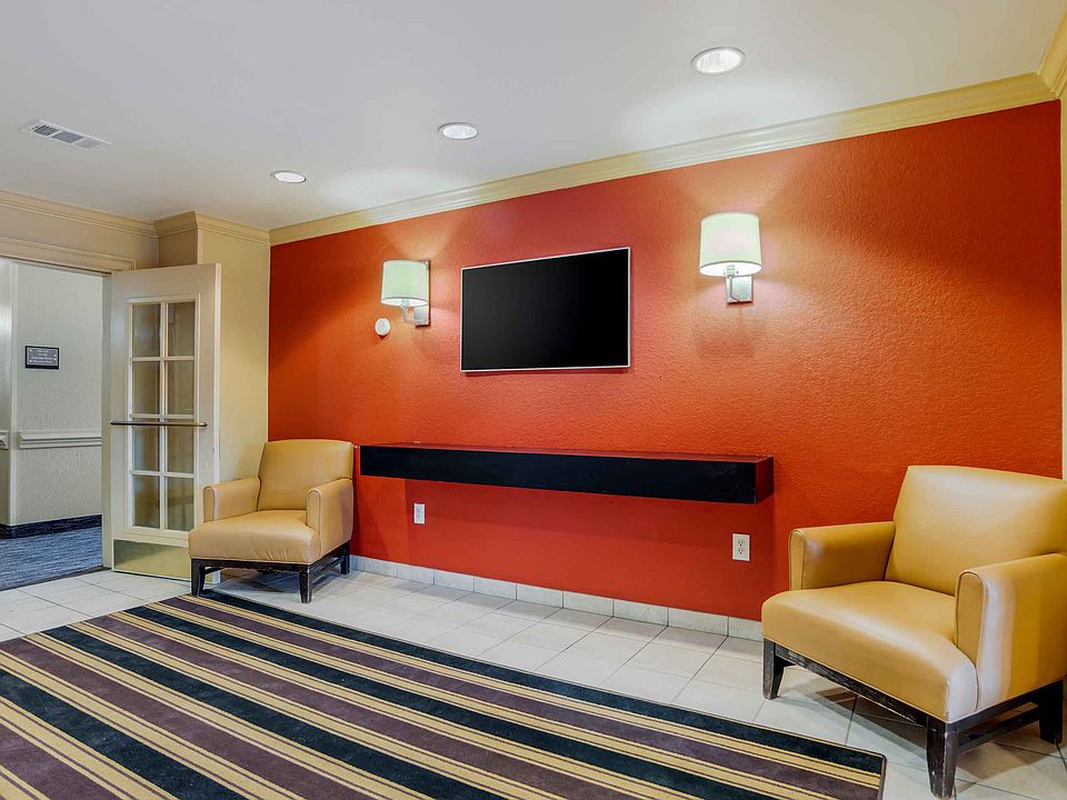 Lobby and Guest Check-in