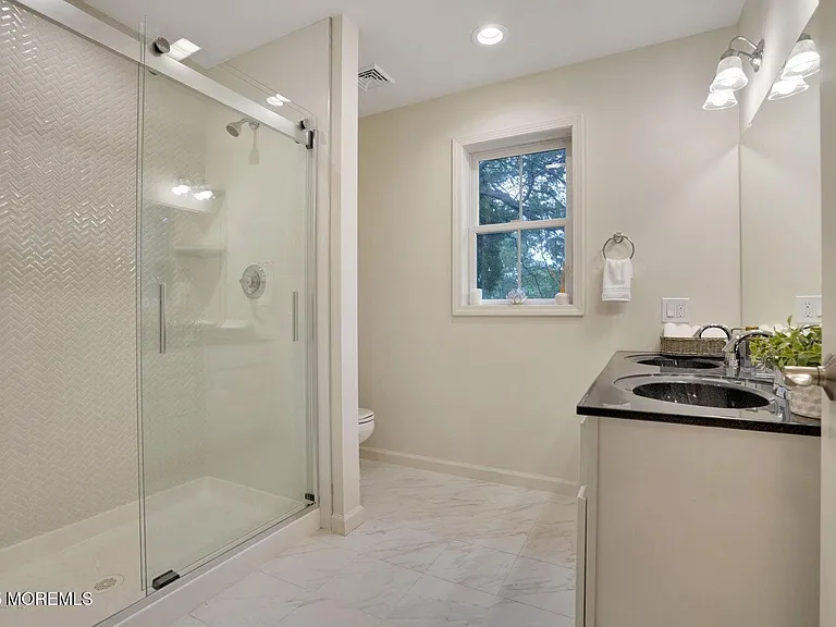 909 Bloomfield Ave — Photo 19