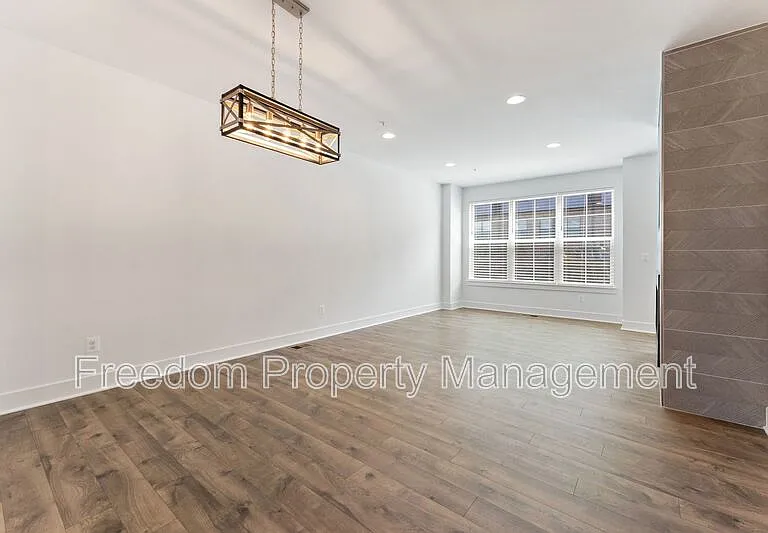 1876 Michael Faraday Dr — Photo 22