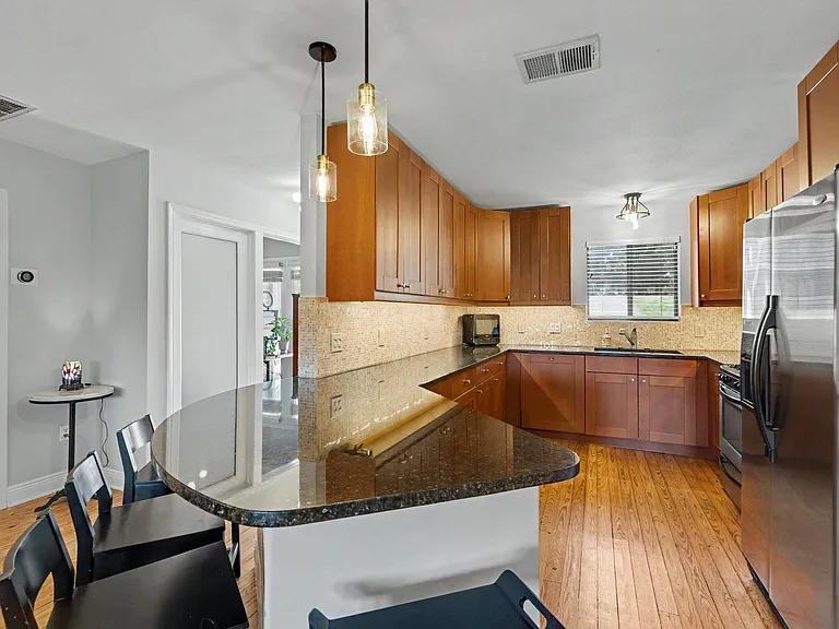 717 Brownlee Cir — Photo 8