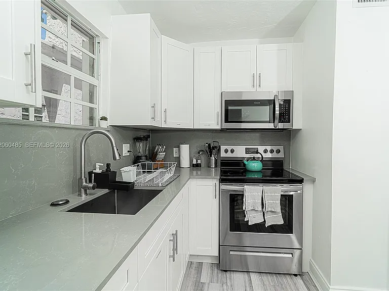 626 NE 4th Ct — Photo 11