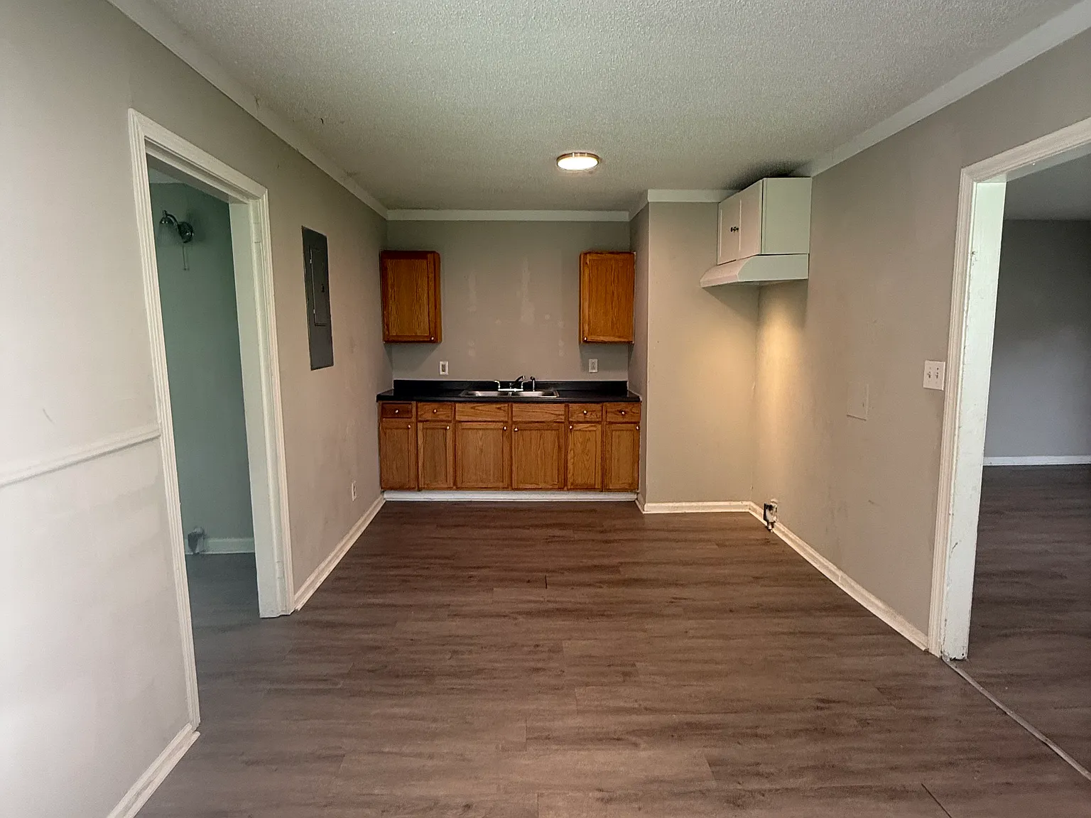3 bed, 1082 sqft, $1,200 — Photo 2