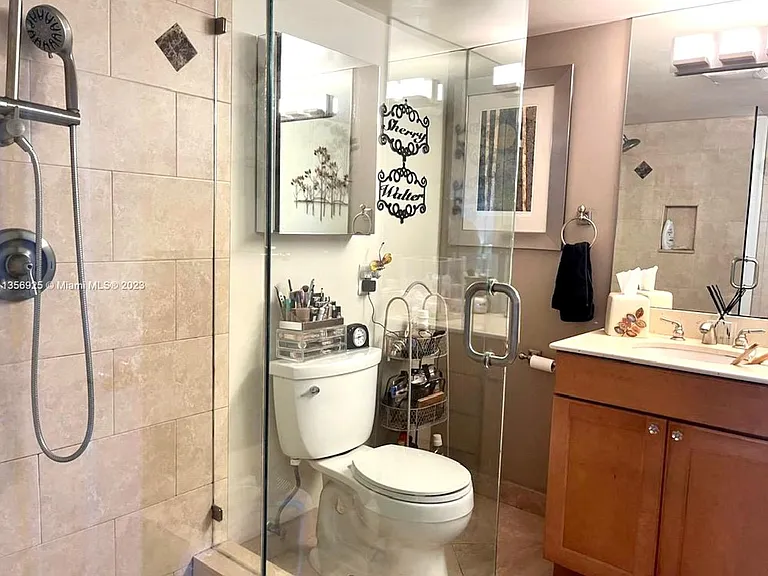 3031 NE 51st St W #303 — Photo 16