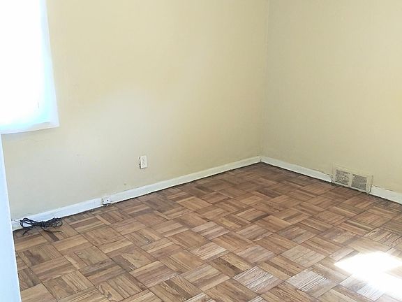 5th image of 9580 Grandville Ave