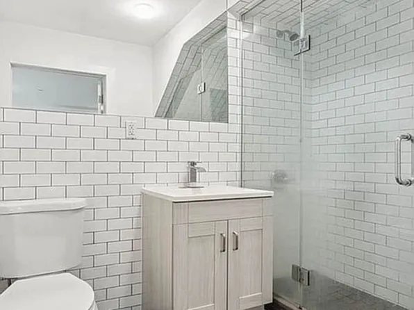 154 Graham Avenue image 9 of 10