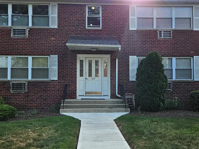 237 N Middletown Rd #H — Photo 3