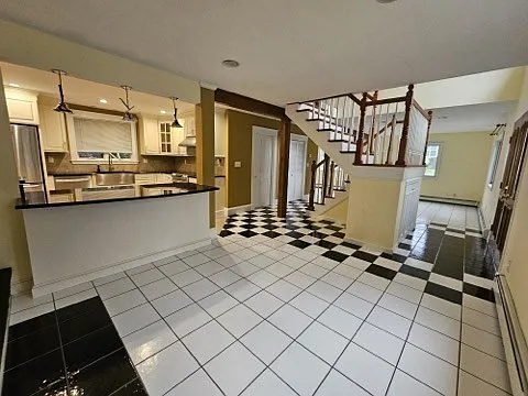 633 Saw Mill Brook Pkwy #1 — Photo 11