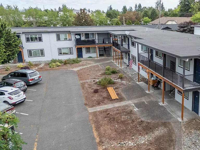 Cascade Village — Photo 12