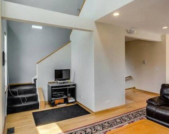 2nd image of 3905 N Francisco Ave #8bxkep5rt