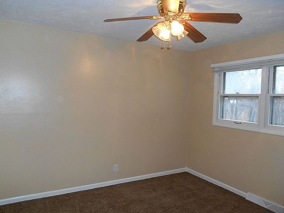 5th image of 805 Claire View Ln