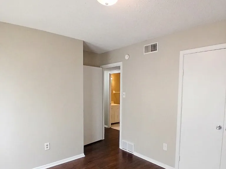 4407 Howardcrest Dr — Photo 12