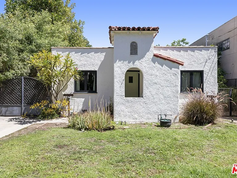 11269 La Maida St — Photo 2