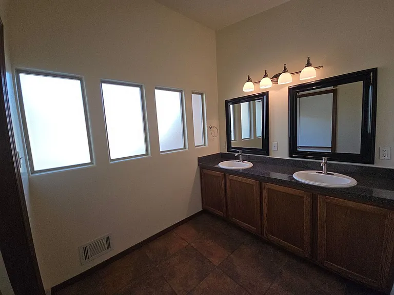218 San Clemente Ave NW — Photo 20
