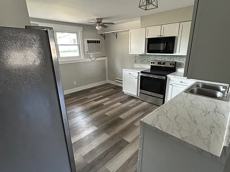 600 E Superior St #4 — Photo 3