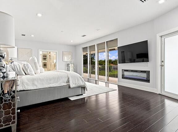 5th image of 8709 Banyan Ct