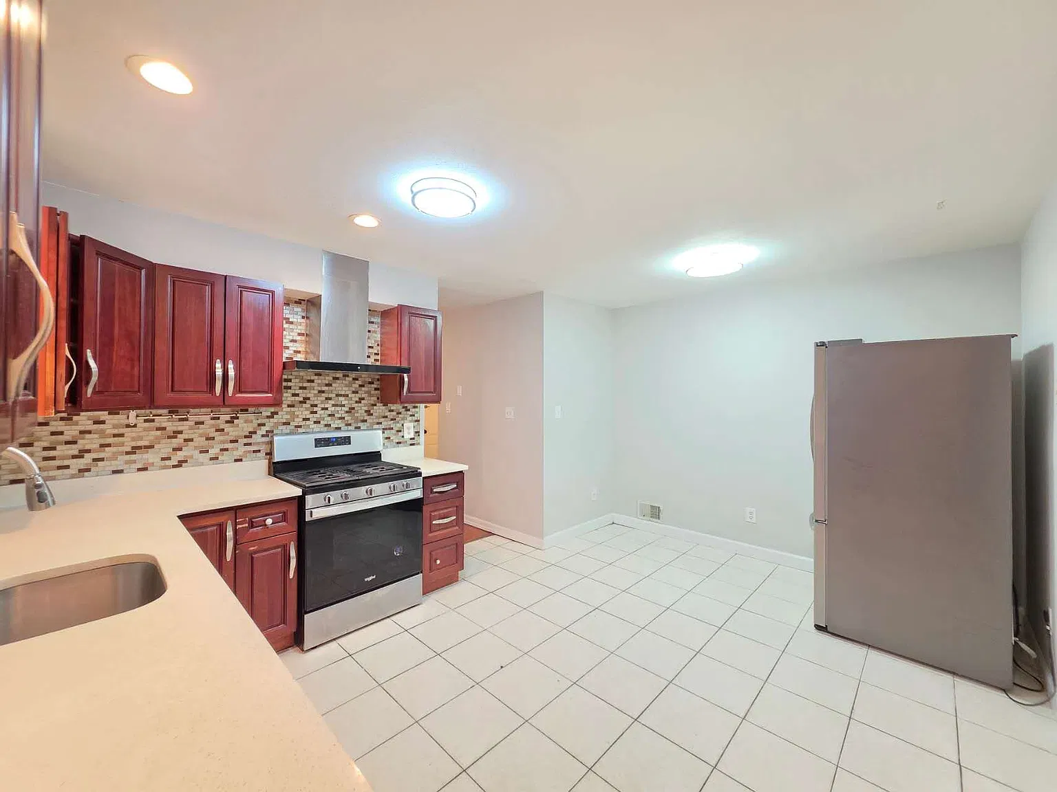3 bed, 1.5 bath, 1400 sqft, $3,300 — Photo 2