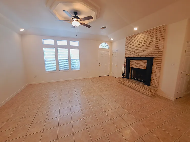 21604 Boggy Ford Rd — Photo 3