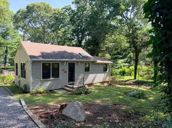 20 Hidden Village Rd, Falmouth, MA 02540