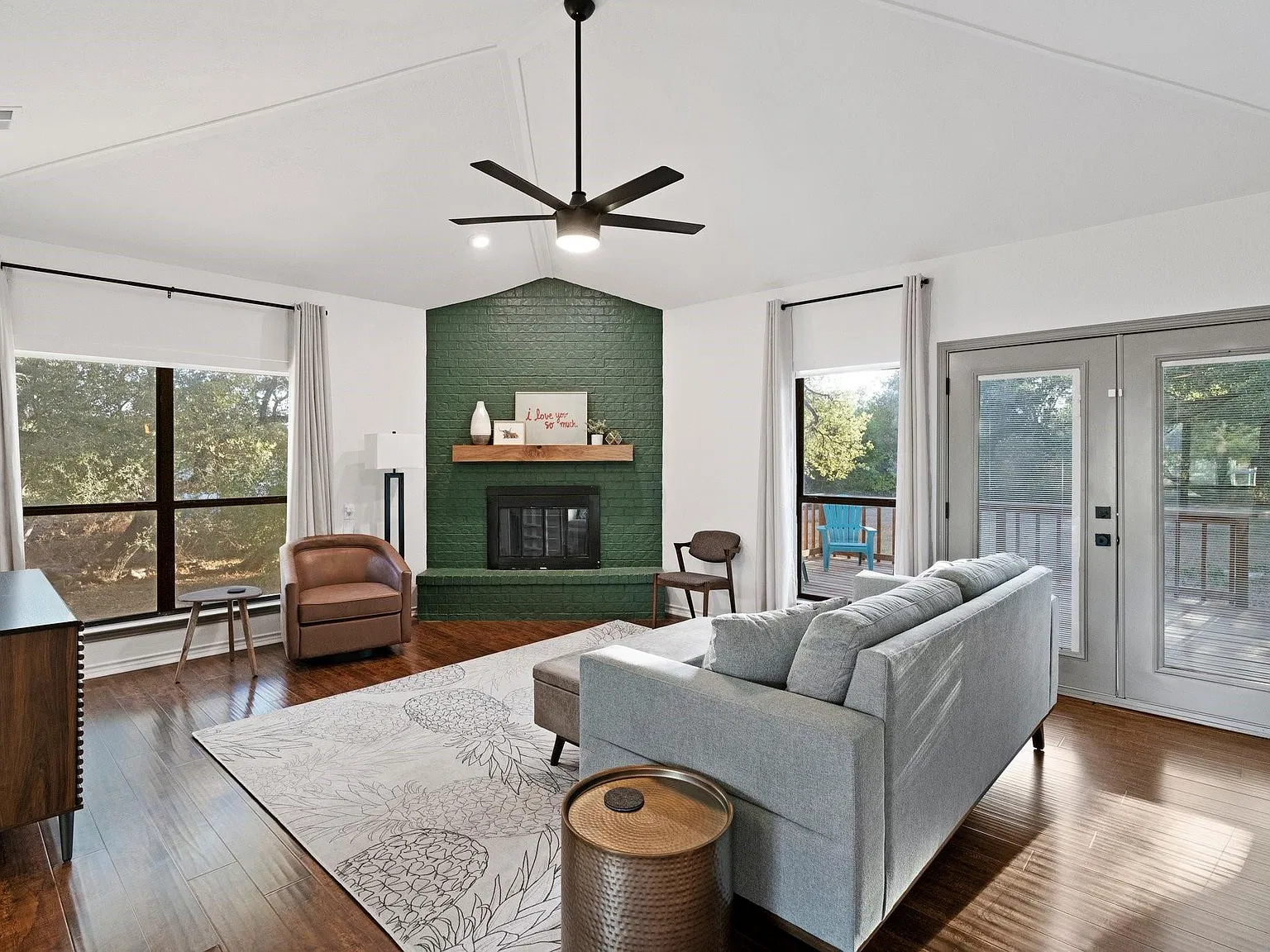 3 bed, 2.0 bath, 1950 sqft, $3,300 — Photo 3