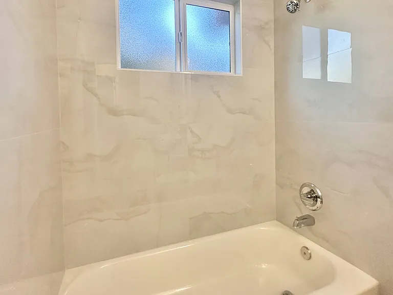 303 Pine Ave — Photo 8
