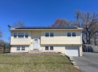 10 Lorenzo Rd, Lawrence, MA 01843