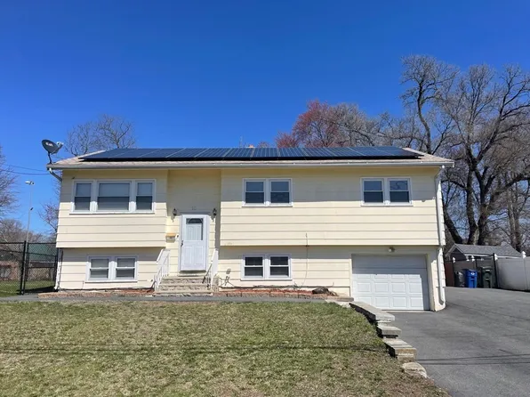 10 Lorenzo Rd, Lawrence, MA 01843