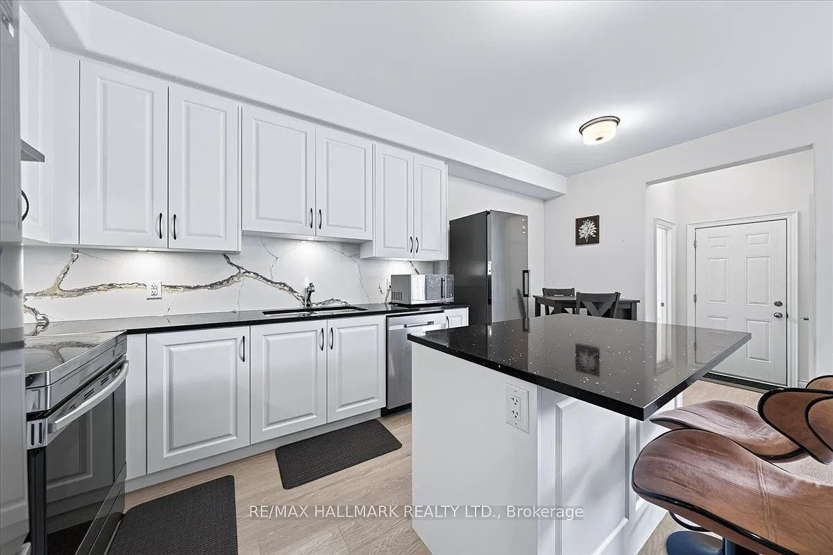4 bed, $2,900 — Photo 4