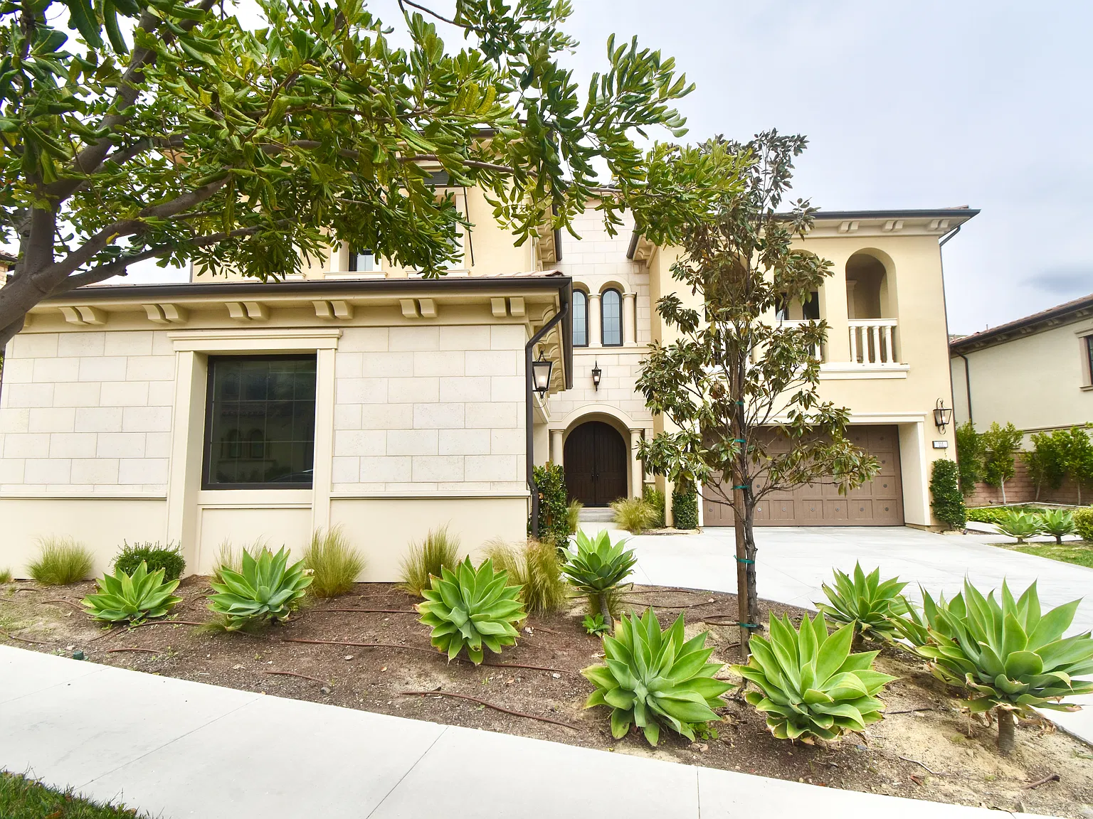 5 bed, 5.5 bath, 5500 sqft, $17,000 — Photo 4