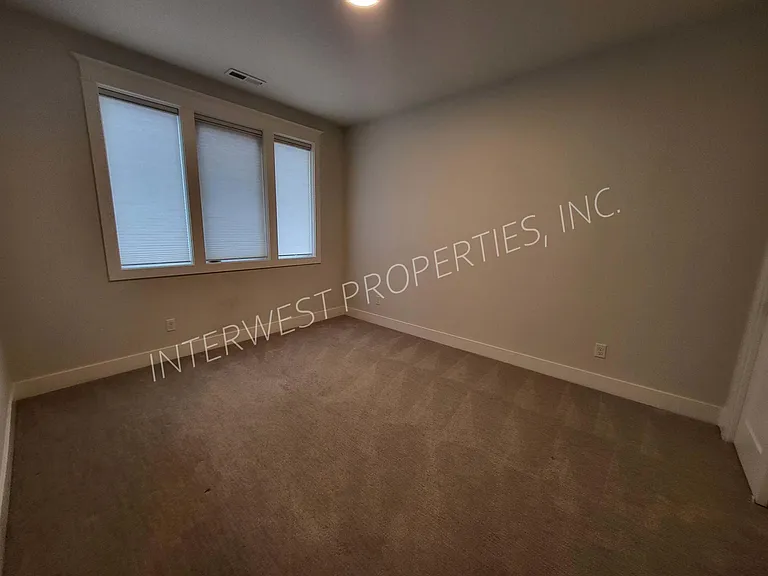 7114 NE 8th Ave — Photo 29