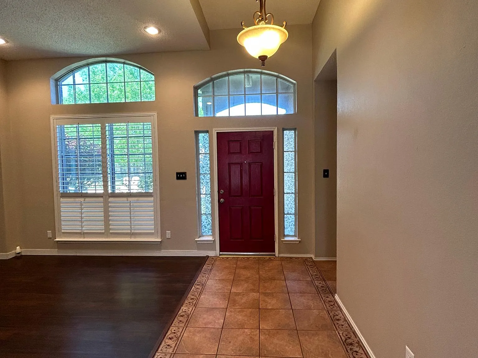 1606 Waterford Dr — Photo 2