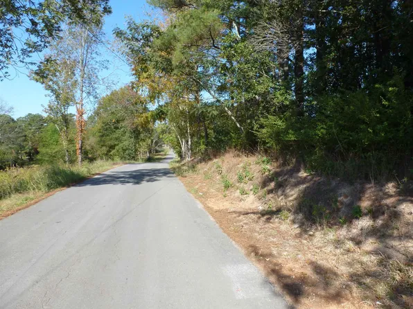 2 McPeters Dr, Killen, AL 35645