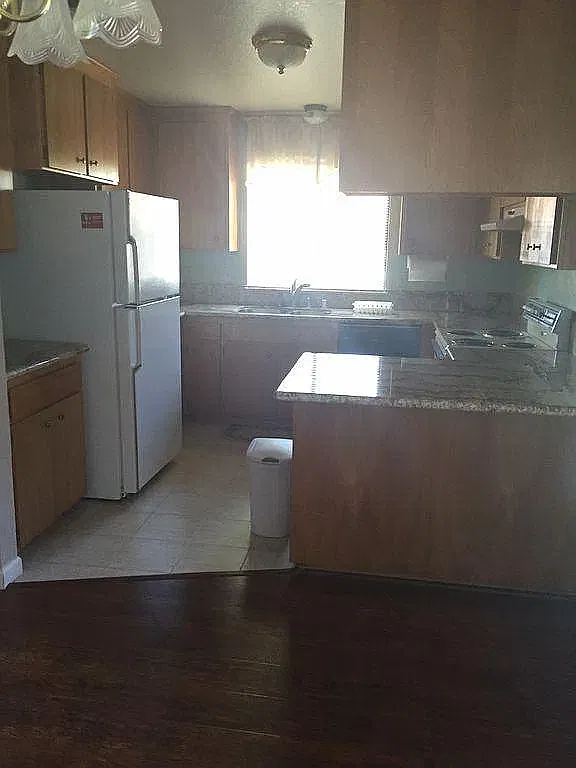 2 bed, 1100 sqft, $2,500 — Photo 2