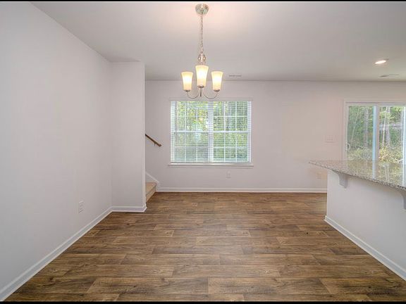 3rd image of 418 Bennington Dr