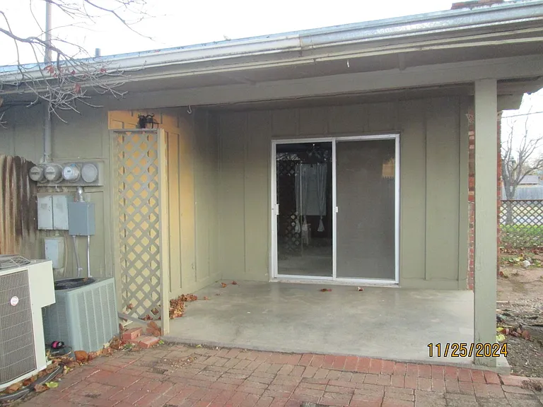 3402 W 10th St — Photo 12
