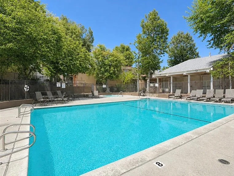 10331 Lindley Ave #120 — Photo 5