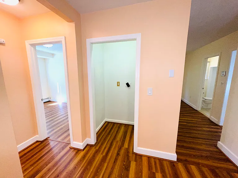 137 W Selden St #1 — Photo 12